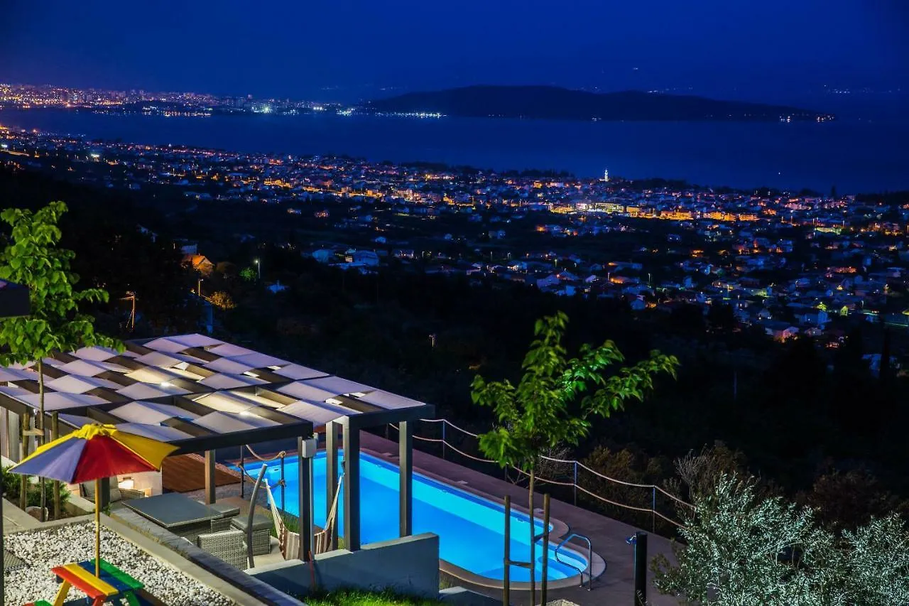 Villa Blue Hill Kastela 0*,